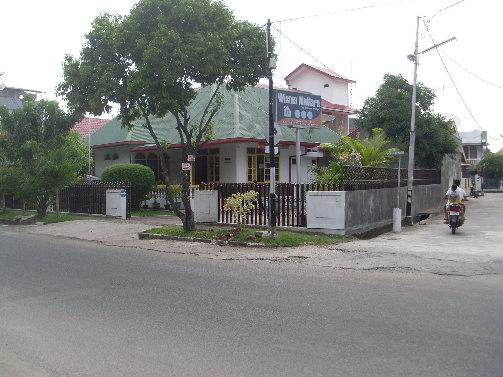 OYO 2052 Mutiara Residence Padang  Exterior foto