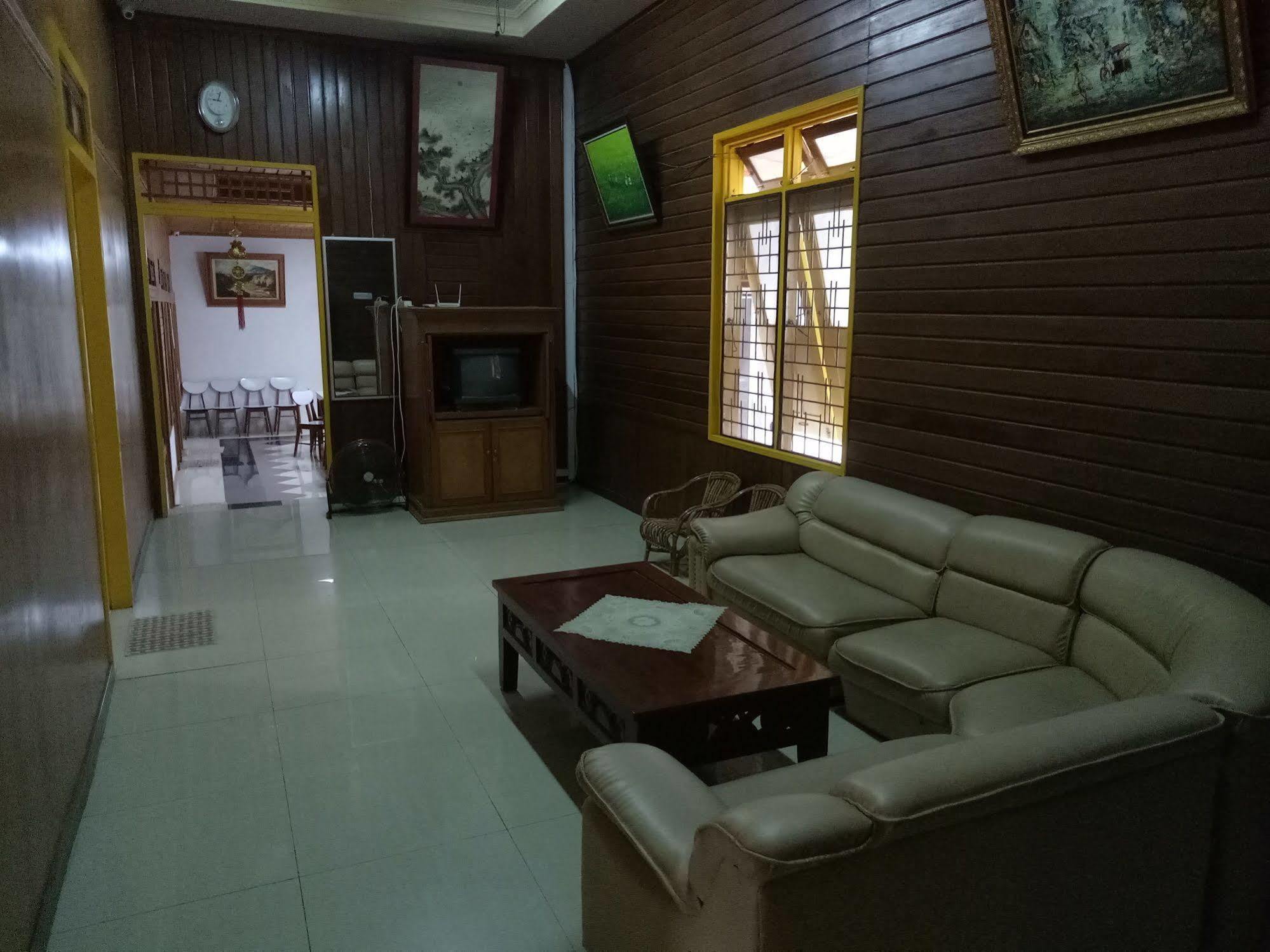 OYO 2052 Mutiara Residence Padang  Exterior foto